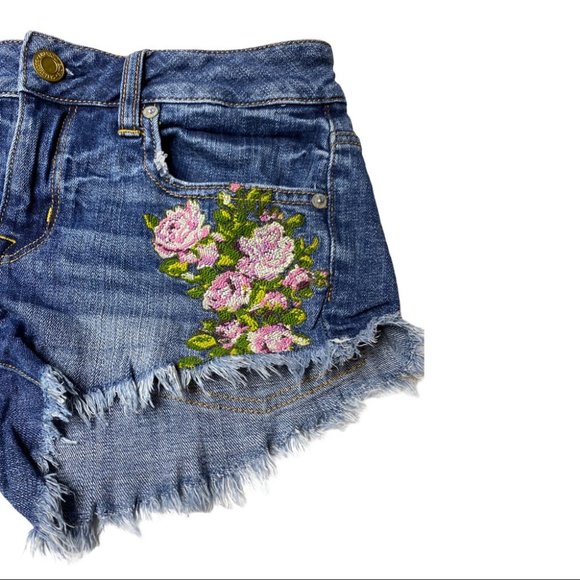 SALE 💚 American Eagle Floral Embroidered Shorts Size 02 - Picture 2 of 8